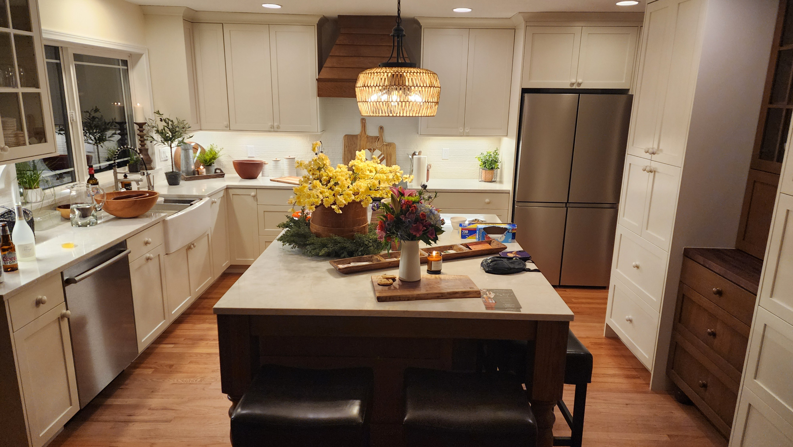 Country Painted Kitchen & Rift White Oak