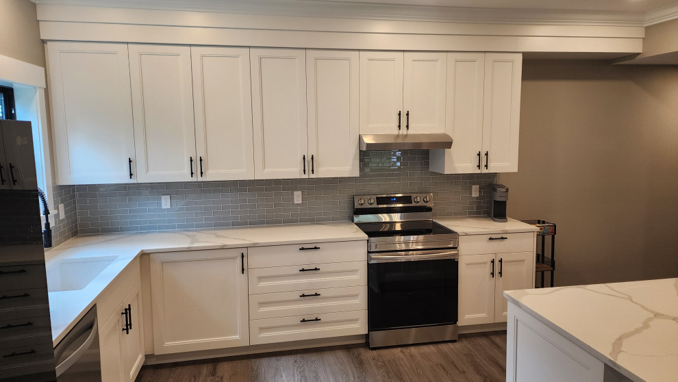 Elegance in White Stepped Shaker