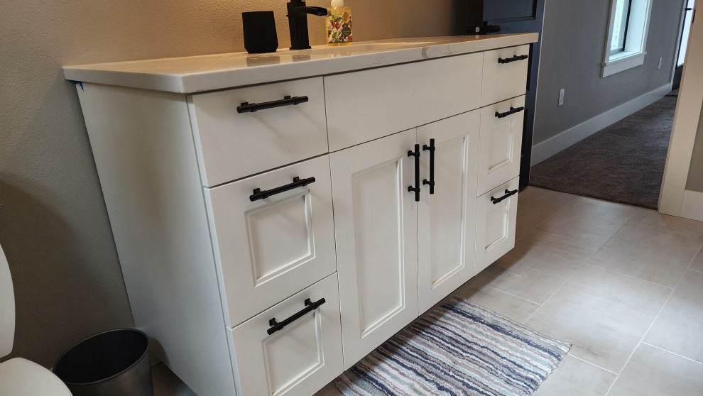 Elegance in White Stepped Shaker