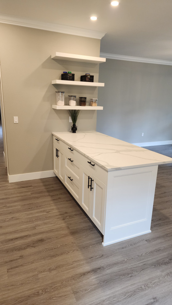 Elegance in White Stepped Shaker