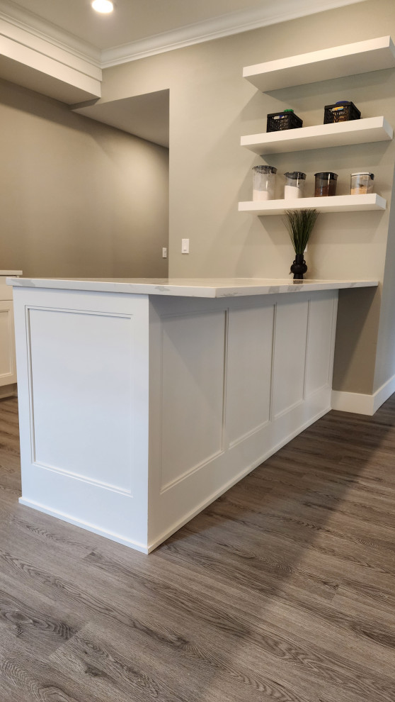 Elegance in White Stepped Shaker