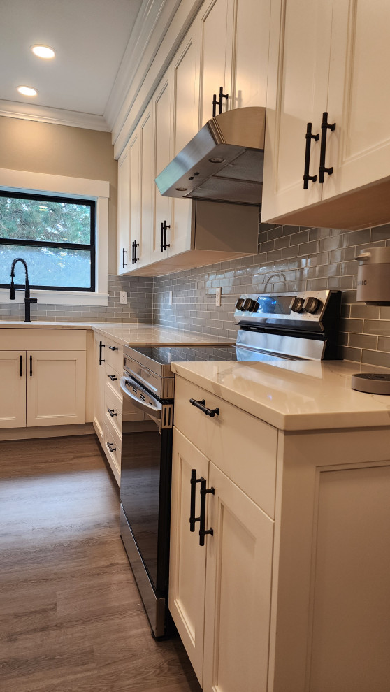 Elegance in White Stepped Shaker