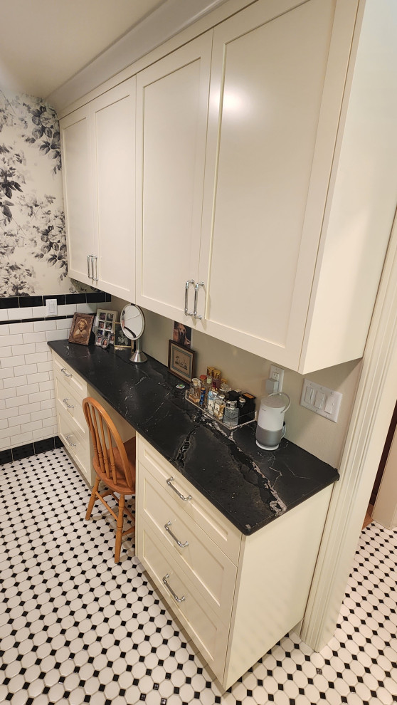 An Oasis in Black & White Master Bath