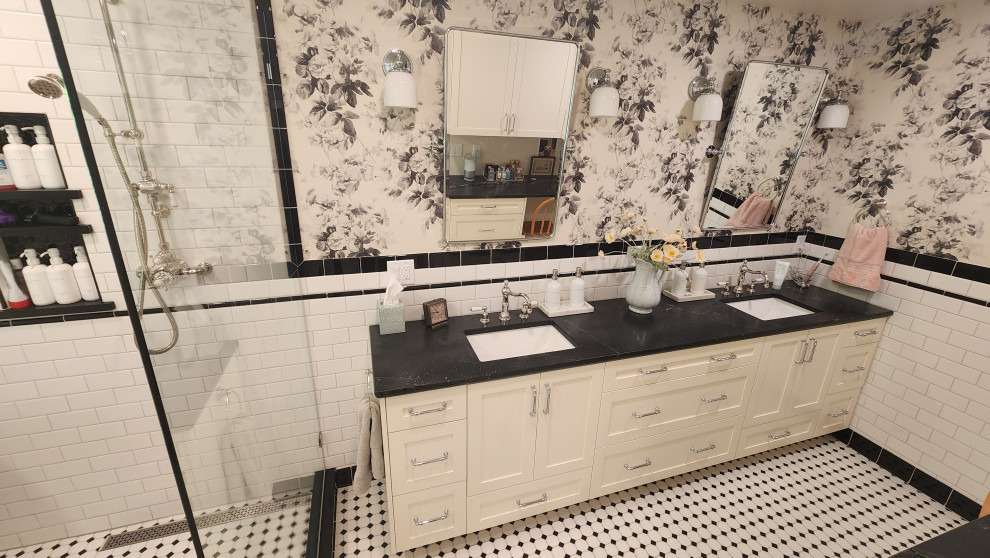 An Oasis in Black & White Master Bath