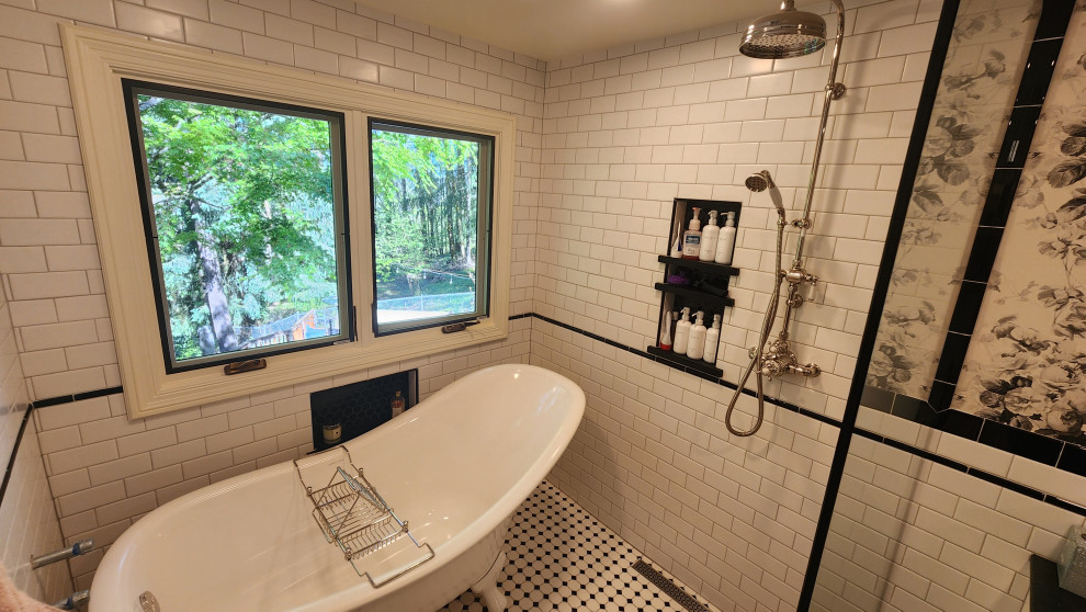 An Oasis in Black & White Master Bath